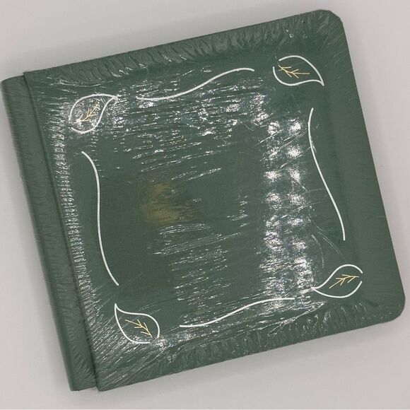 New-Creative Memories 7 x 7 Green W/Silver & Gold Foliage Strap-hinge Album - Picture 2 of 5